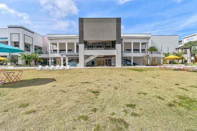 Building Photo - 3610 Gardens Pkwy