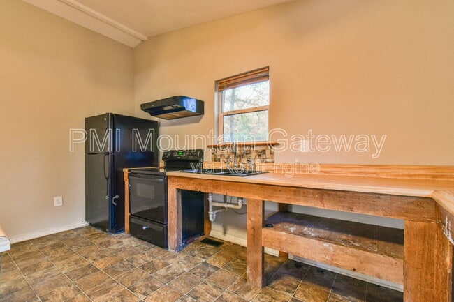 Building Photo - 455 Cantrell Rd