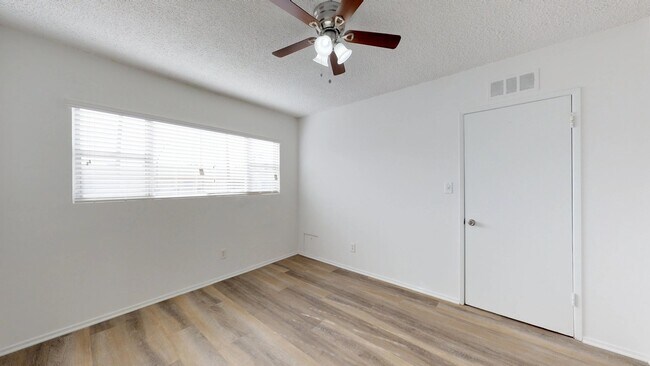 Building Photo - 351 S Manhattan Pl