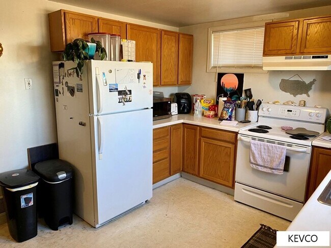 Building Photo - 1236 Maple St