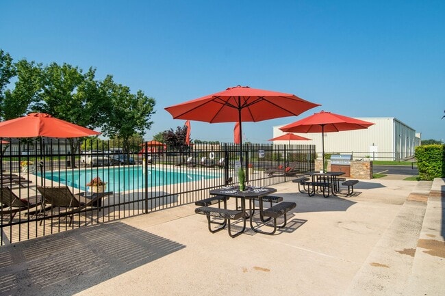 Building Photo - 2 bedroom / 1 bath. Limited-Time Offer: $600 Rent Credit (Applied Over First 3 Months)