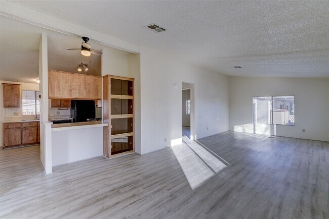 Building Photo - 2 Bedroom, 2 Bath Home Close to Willow Lake in Prescott