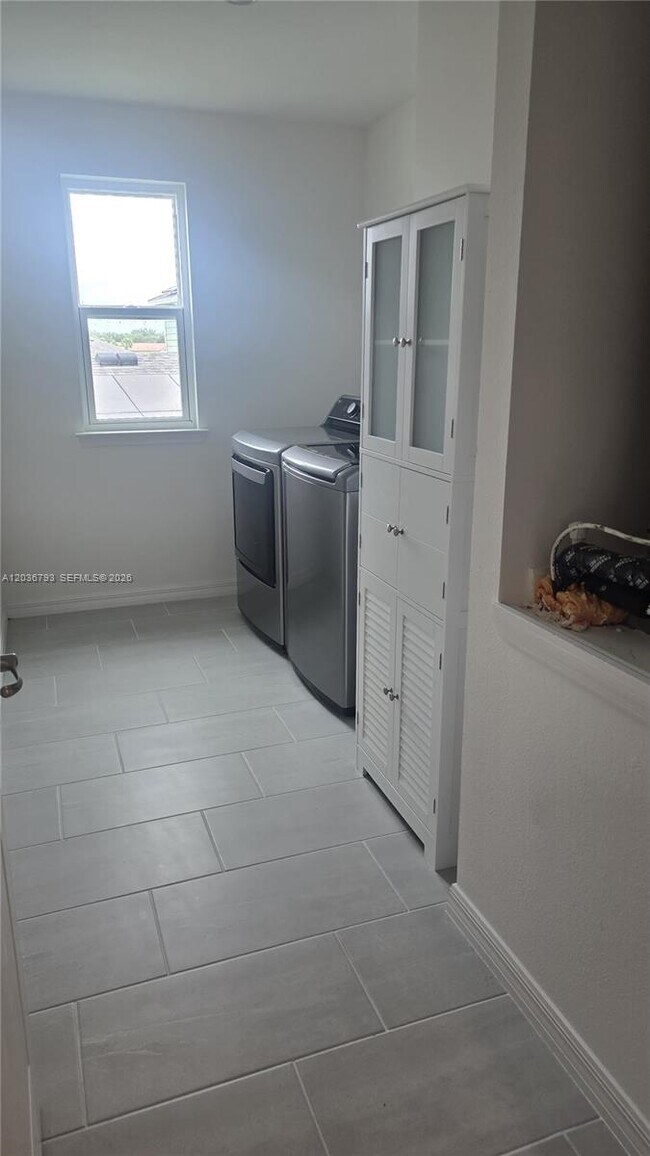Building Photo - 10500 SW Vasari Way