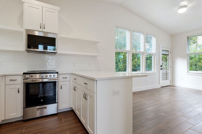 Building Photo - 4416 Rosedale Ave