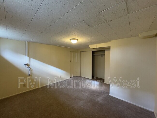 Building Photo - 1878 E Stratford Ave