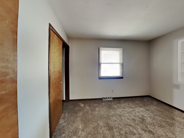 Building Photo - 132 W Old S St