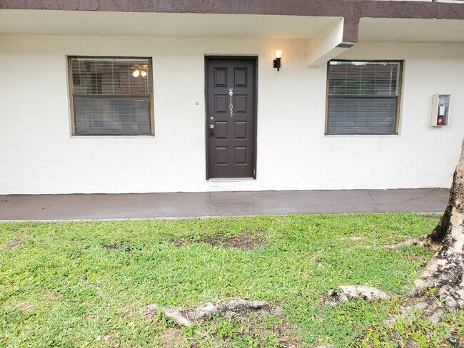 Building Photo - 6040 Shaker Wood Cir