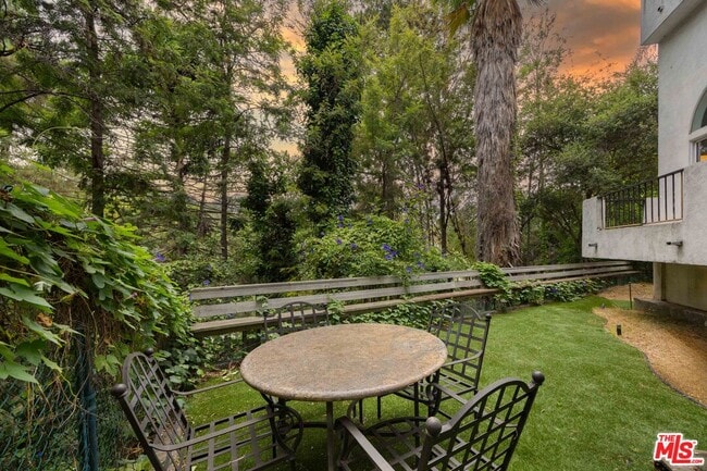 Building Photo - 3030 Passmore Dr