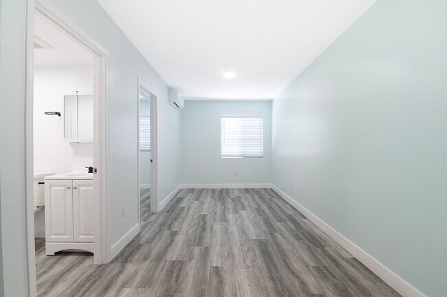 Interior Photo - Harvard Boulevard