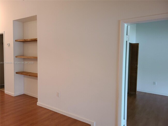 Building Photo - 10520 Buttonwood Ave