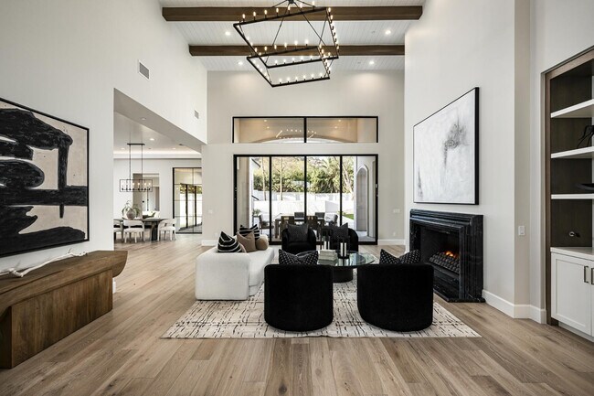 Building Photo - 6500 E Cactus Wren Rd