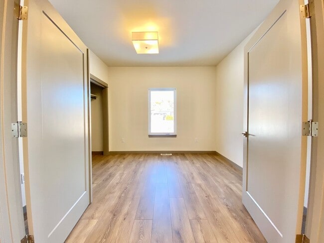 Building Photo - Brand New Luxury Home in Gated Community - Furnished Option Available