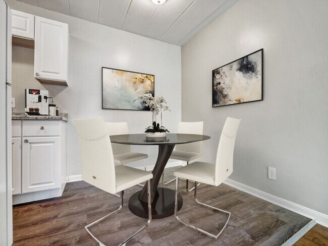 Building Photo - Spacious 2-Bedroom Apartments at Groesbeck...