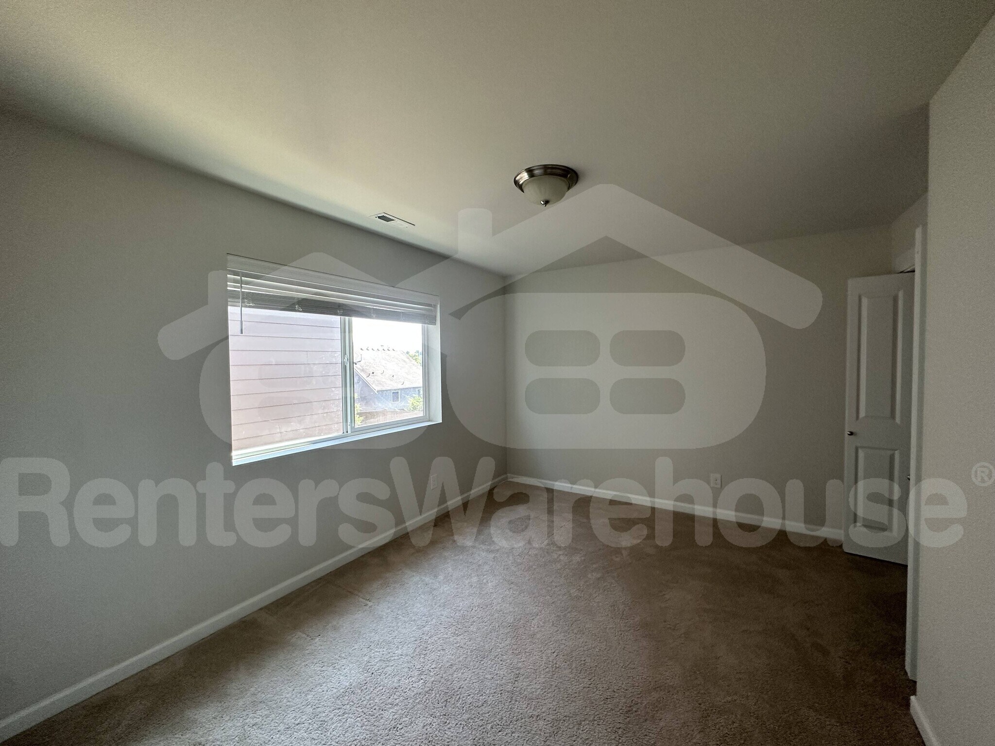 Building Photo - 2711 Fiddleback St NE