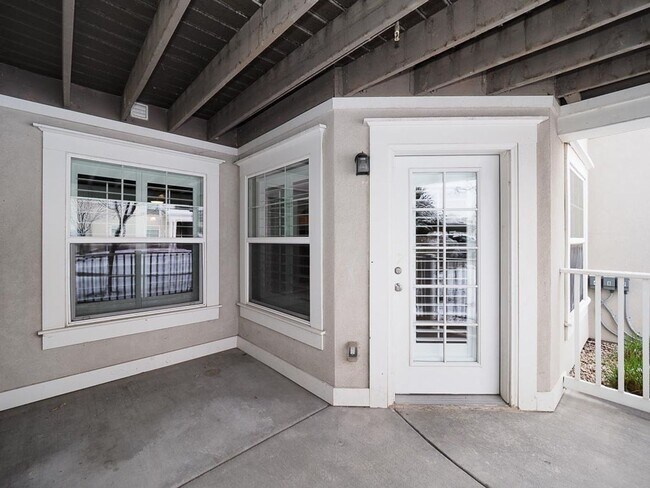 Building Photo - Beautiful Daybreak Condo