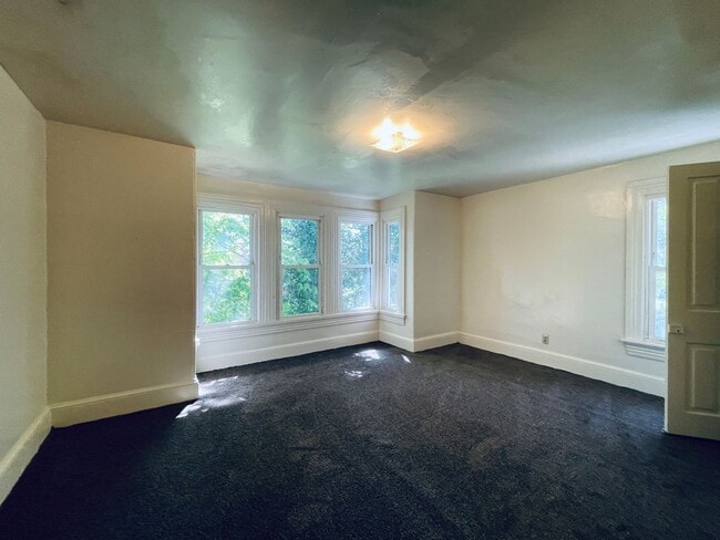 Building Photo - Spacious 3 Bedroom home FOR RENT in Bridge...