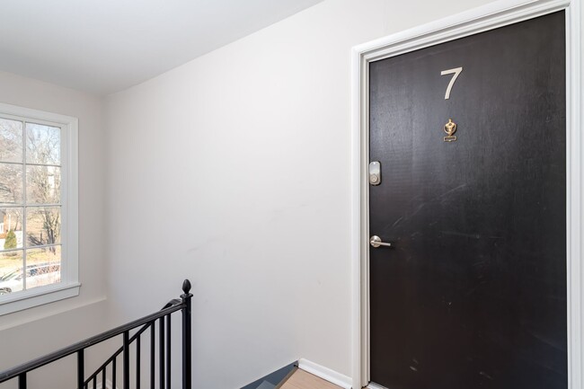 Building Photo - Cozy 1 Bedrooms in Maplewood