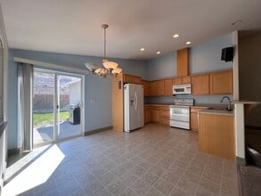 Building Photo - 3/2/2 Home in Pine View Estates, Gardnerville