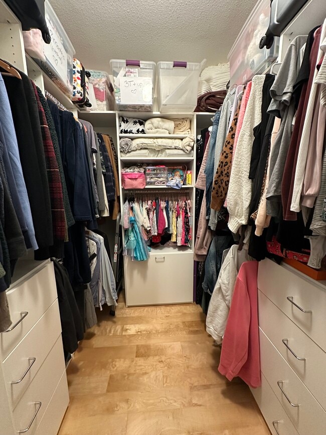 Building Photo - 22681 Oakgrove