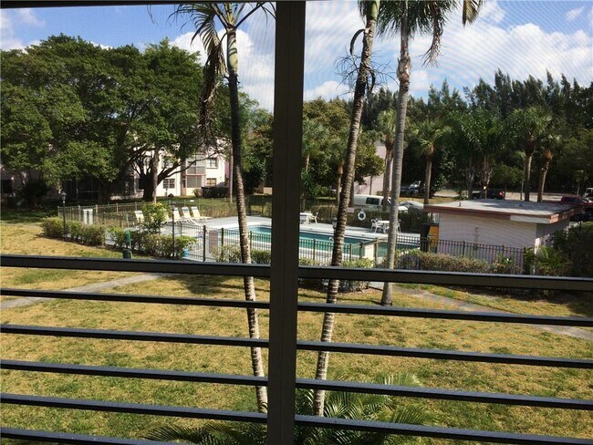 Primary Photo - 4374 NW 9th Ave