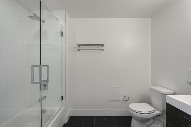 Building Photo - 1080 Sutter St