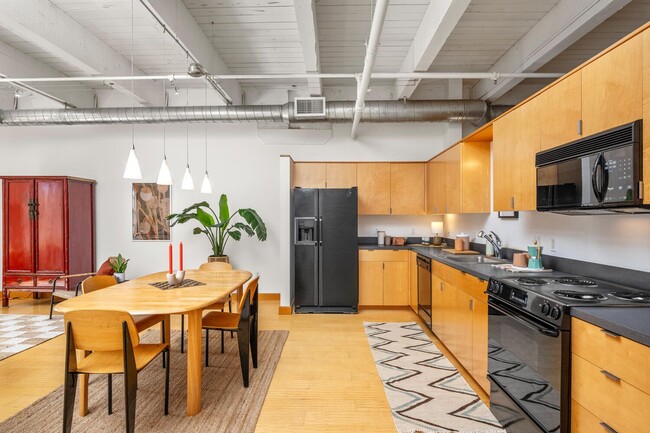 Building Photo - Gorgeous loft in a converted window factor...