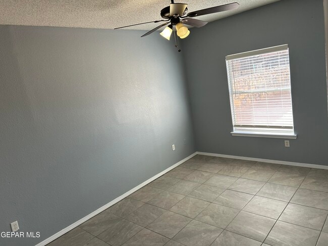 Building Photo - 609 Desierto Bonito St