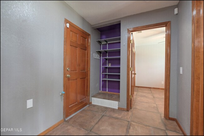 Building Photo - 6412 Via Aventura Dr
