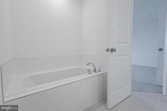 Building Photo - 25 Nymph Rd