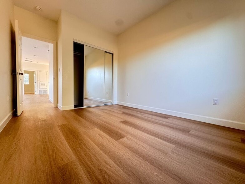 Building Photo - 6635 Vanguard Ave