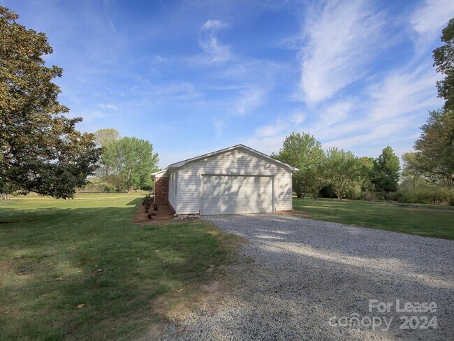 Building Photo - 378 Cornelius Rd