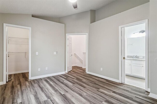 Building Photo - 655 Vallance Way NE
