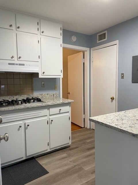 kitchen - 1010 Scott Blvd