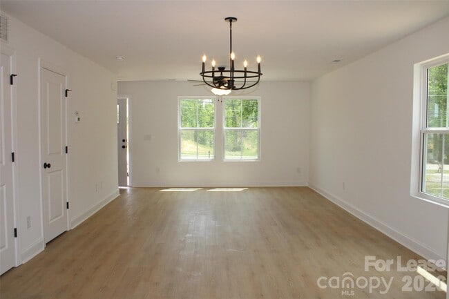 Building Photo - 574 W Park Ave