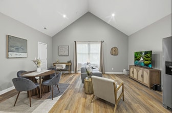 Building Photo - 2825 Macpherson Ave