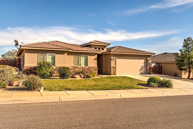 Building Photo - 3 bed 2 bath home with fully-fenced yard