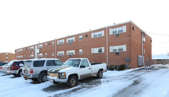 Building Photo - Hilton Avenue