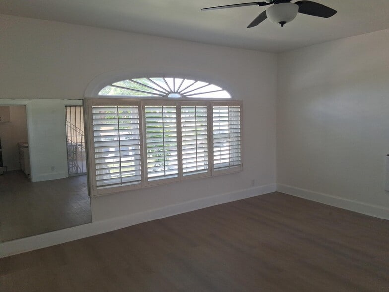 Building Photo - 6250 S Van Ness Ave