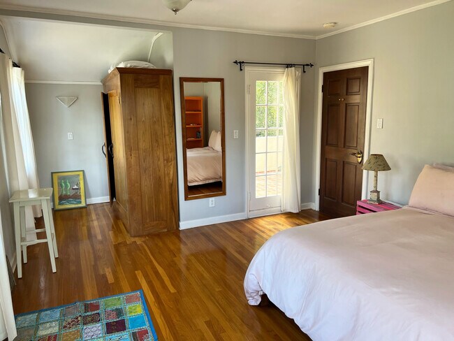 Bedroom 2 looking ar wadrobe and 2nd balcony - 6123 Scenic Ave
