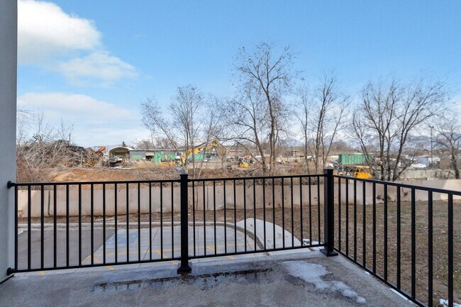 Building Photo - 1666 S 225 E