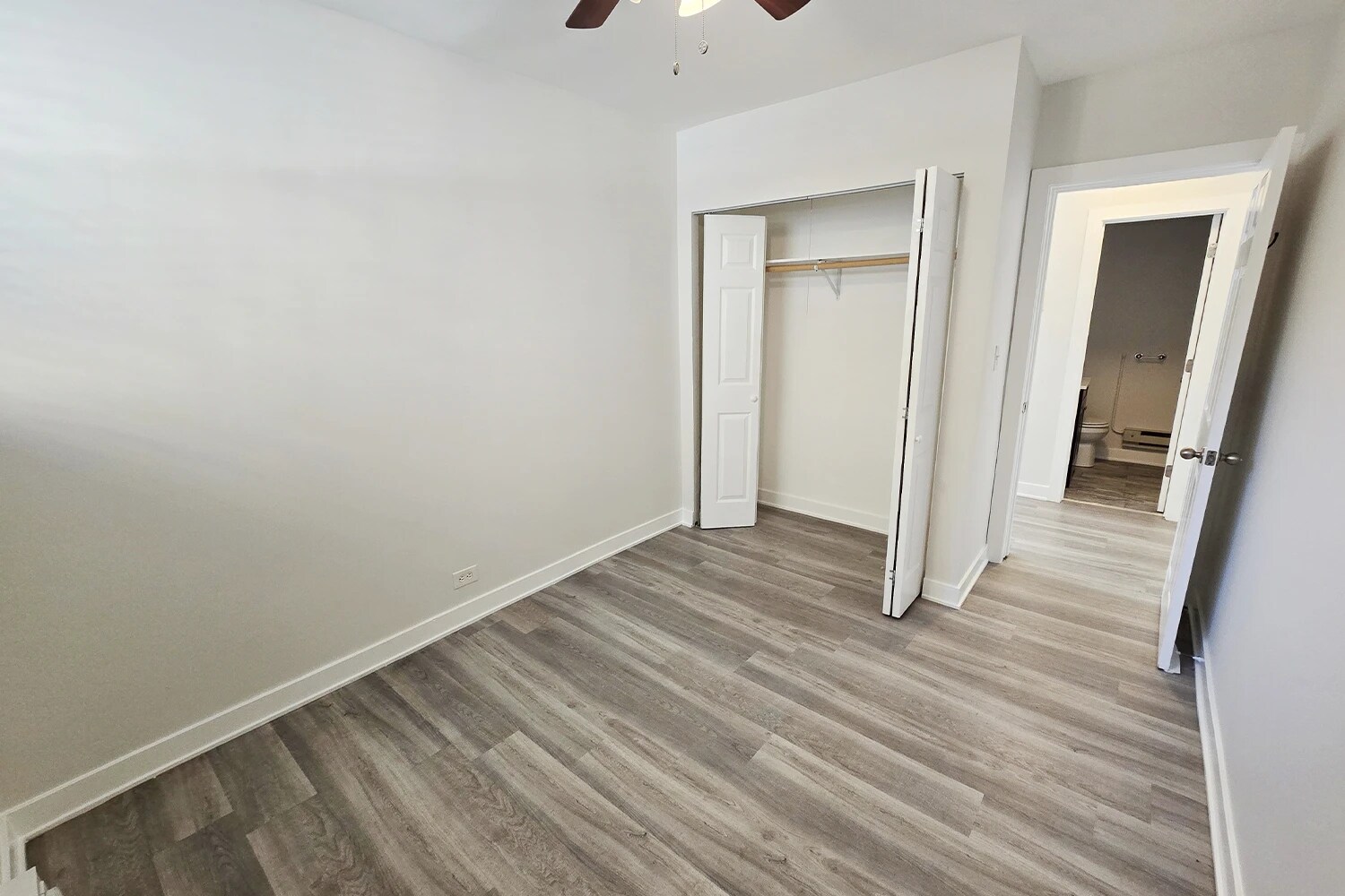 Building Photo - 730 W Roscoe St