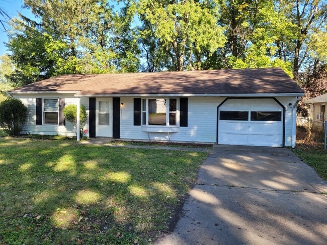 Primary Photo - Great Ranch House next to a Park and Publi...