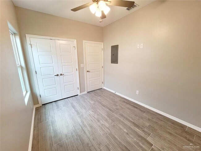 Building Photo - 21 Davenport St