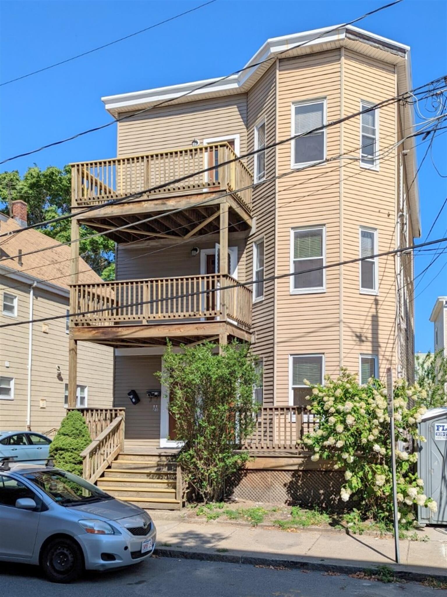 Building Photo - 71 Merriam St