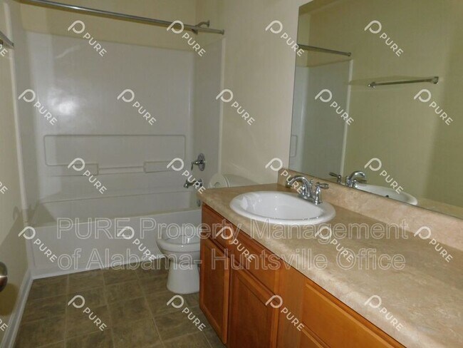 Building Photo - 108 Barnard St