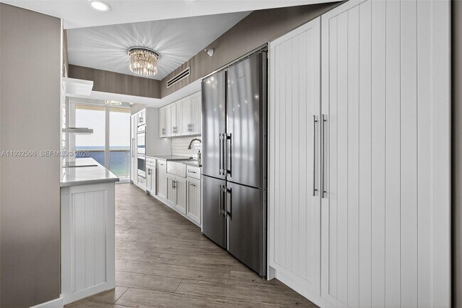 Building Photo - 16711 Collins Ave