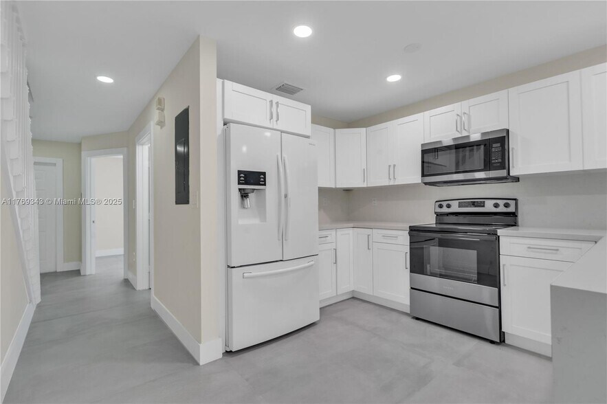 Building Photo - 3167 SW 129th Ter