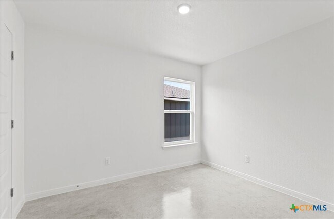 Building Photo - 911 Sevenleaf Ln