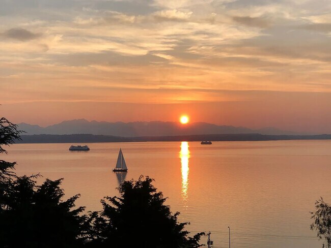 Building Photo - Breathtaking Elliott Bay Views & Sunset Serenity—Steps to Alki Beach!