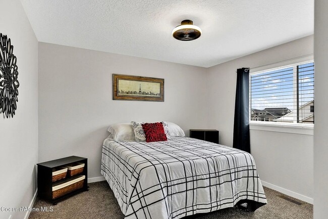 Building Photo - Coeur d'Alene Place – 3 Bed, 2.5 Bath Home...